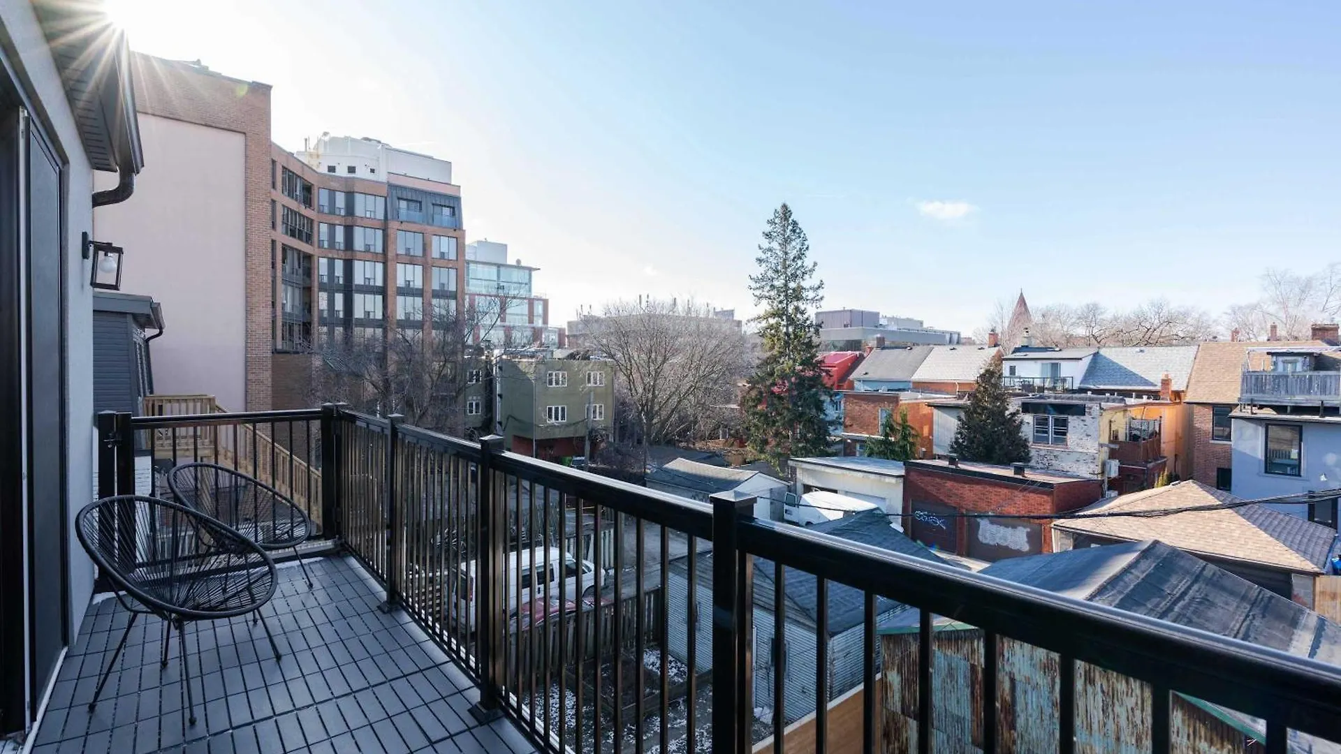 Large Victorian Sleeps 6 By Uoft Apartment Toronto