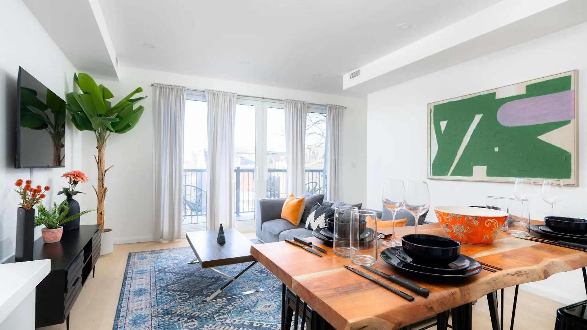 Large Victorian Sleeps 6 By Uoft Apartment Toronto