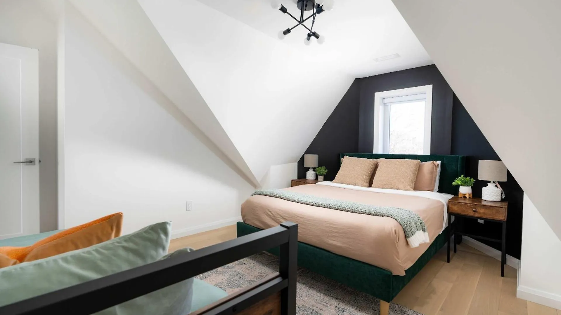 Large Victorian Sleeps 6 By Uoft Apartment Toronto 0*,