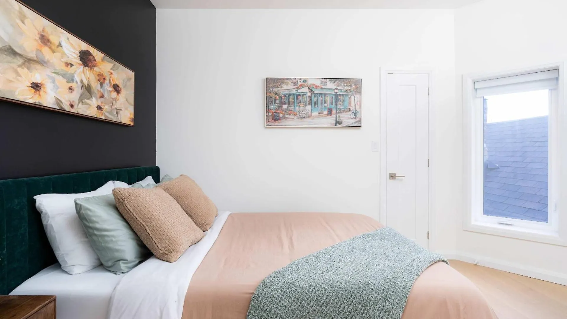 Large Victorian Sleeps 6 By Uoft Apartment Toronto