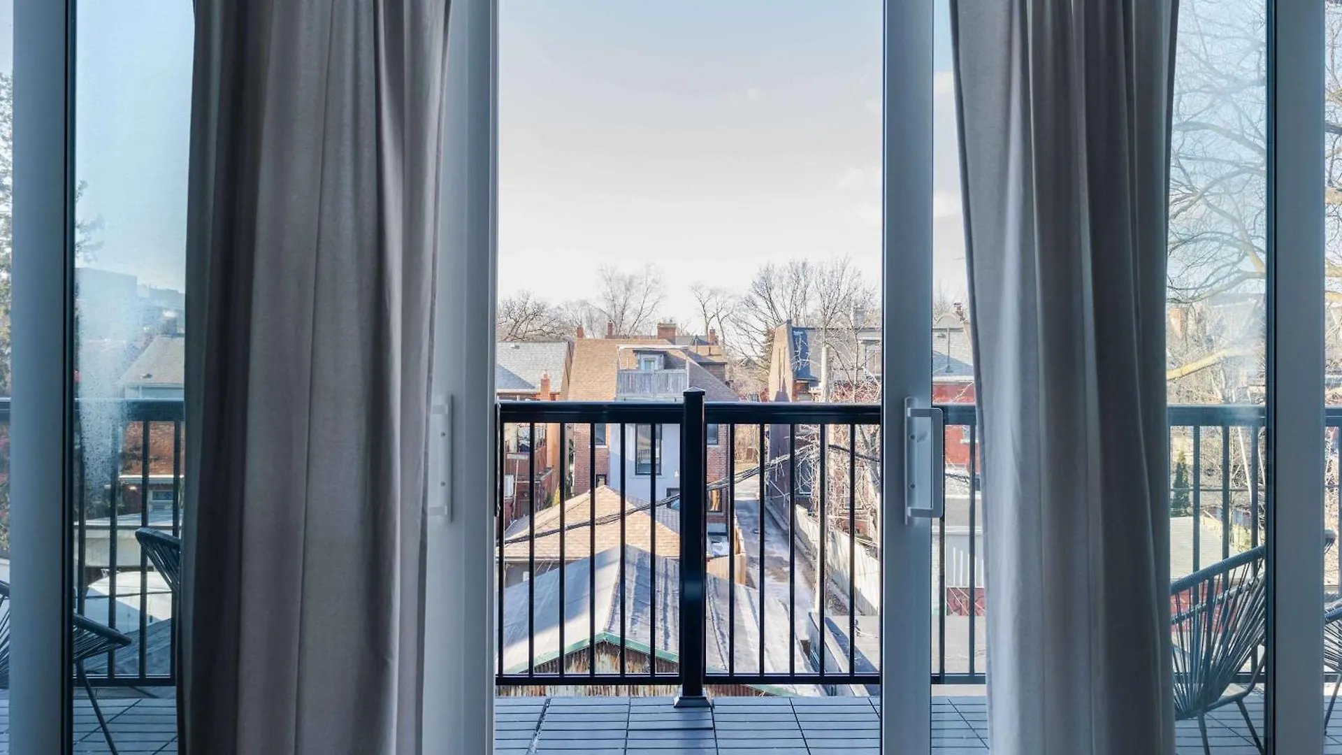 Large Victorian Sleeps 6 By Uoft Apartment Toronto
