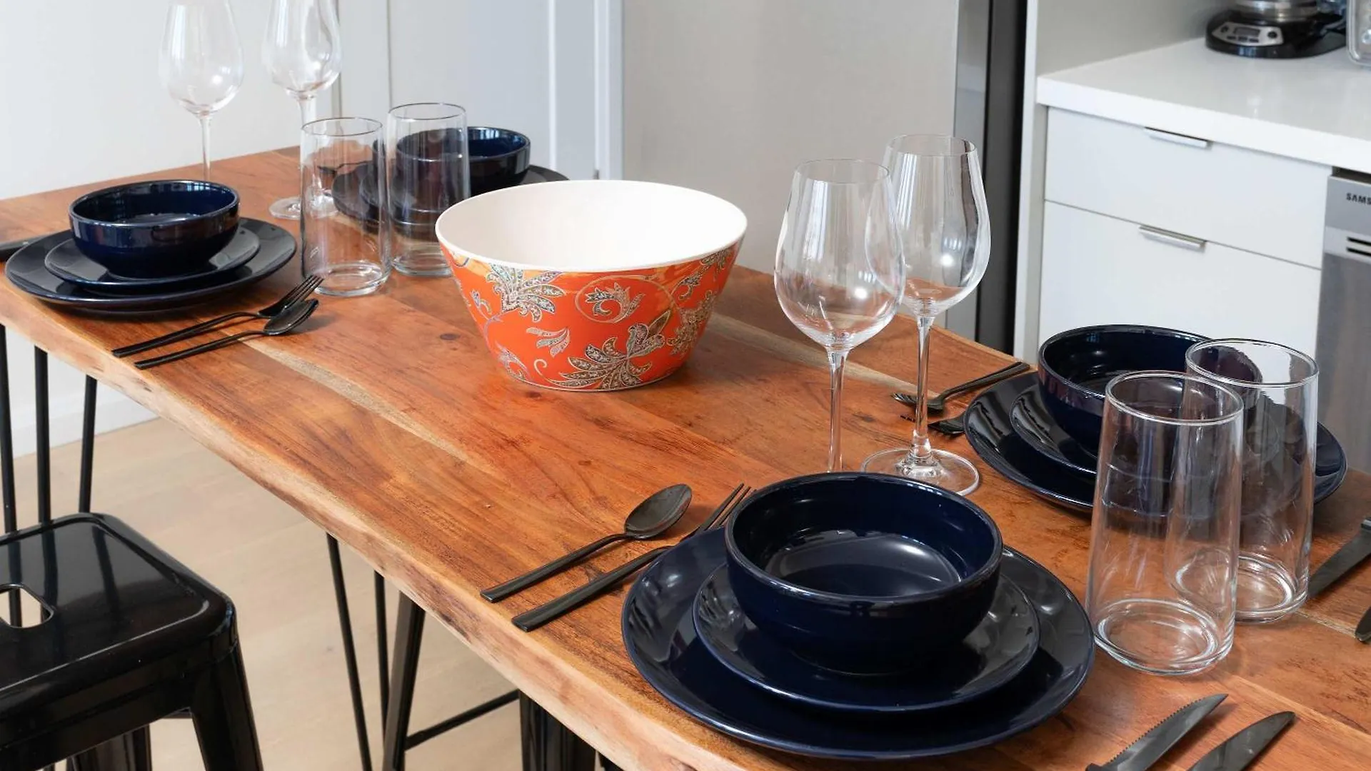 Large Victorian Sleeps 6 By Uoft Apartment Toronto