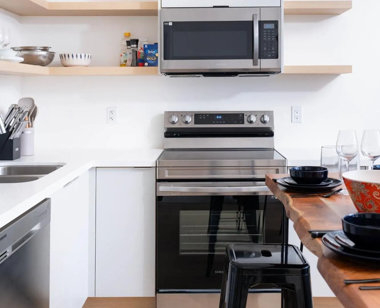 Large Victorian Sleeps 6 By Uoft Apartment Toronto