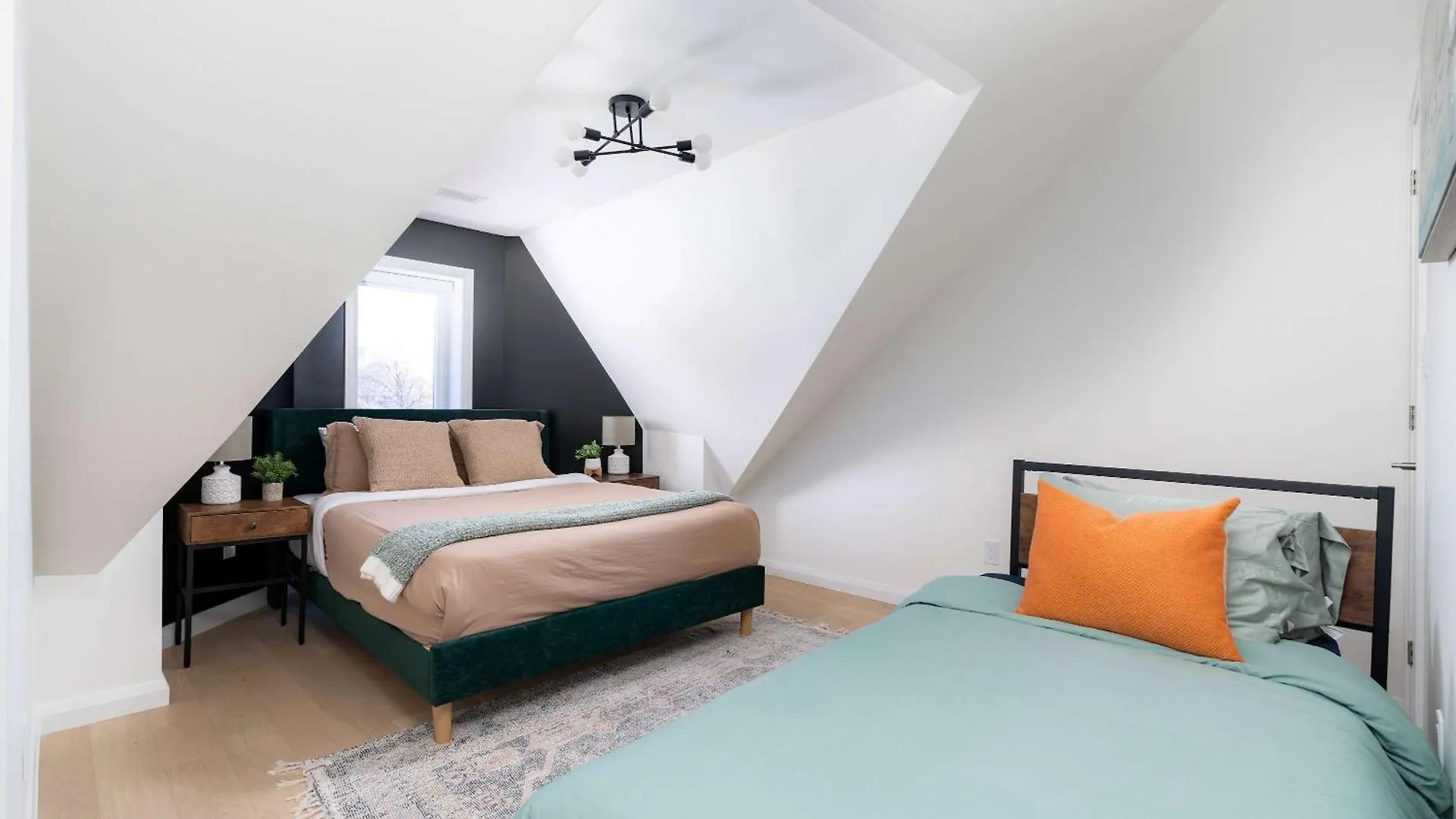 Large Victorian Sleeps 6 By Uoft Apartment Toronto Canada