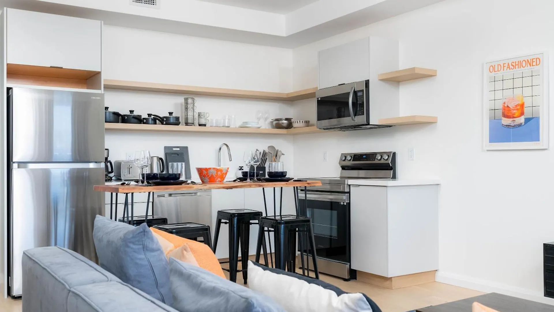 Large Victorian Sleeps 6 By Uoft Apartment Toronto Canada