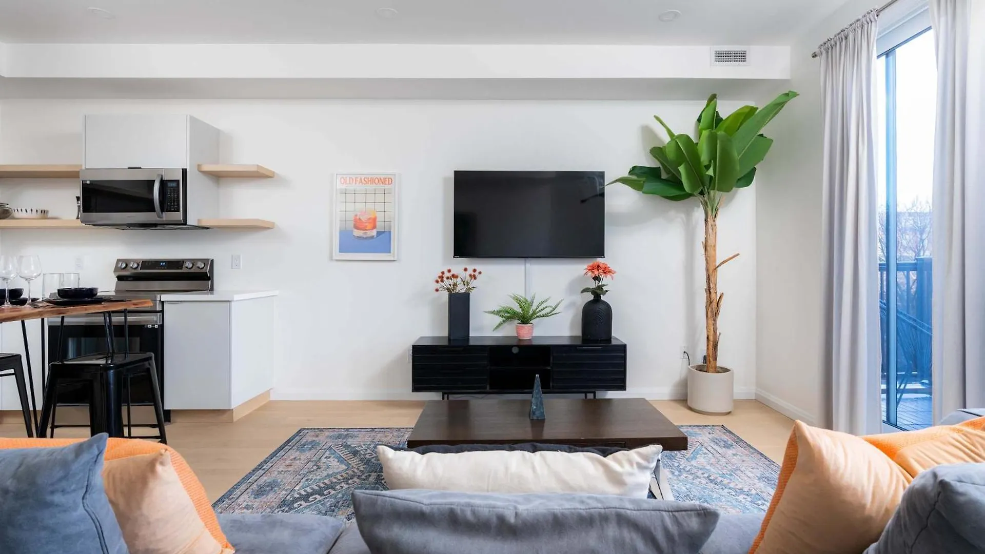 Large Victorian Sleeps 6 By Uoft Apartment Toronto
