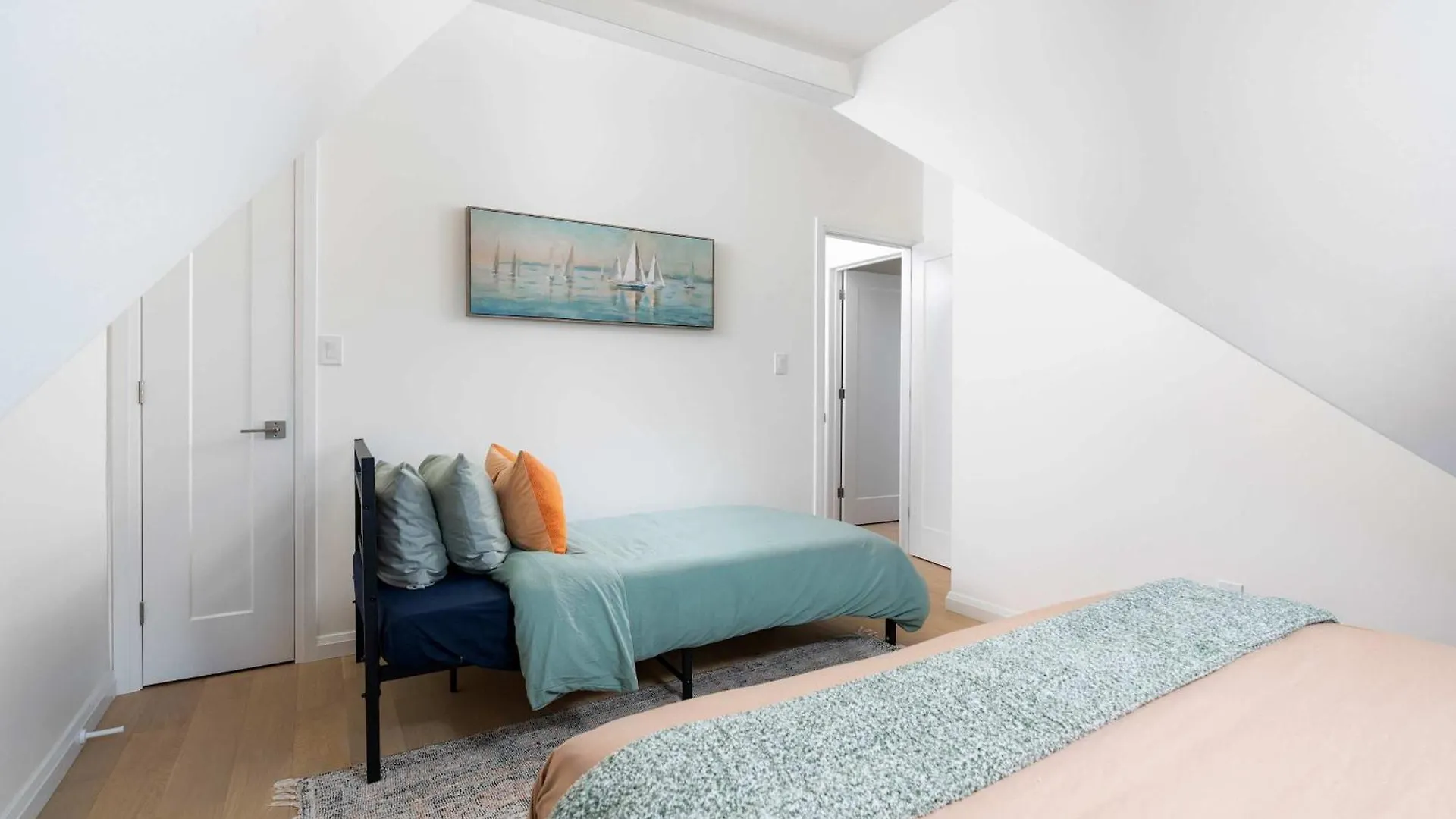 Large Victorian Sleeps 6 By Uoft Apartment Toronto