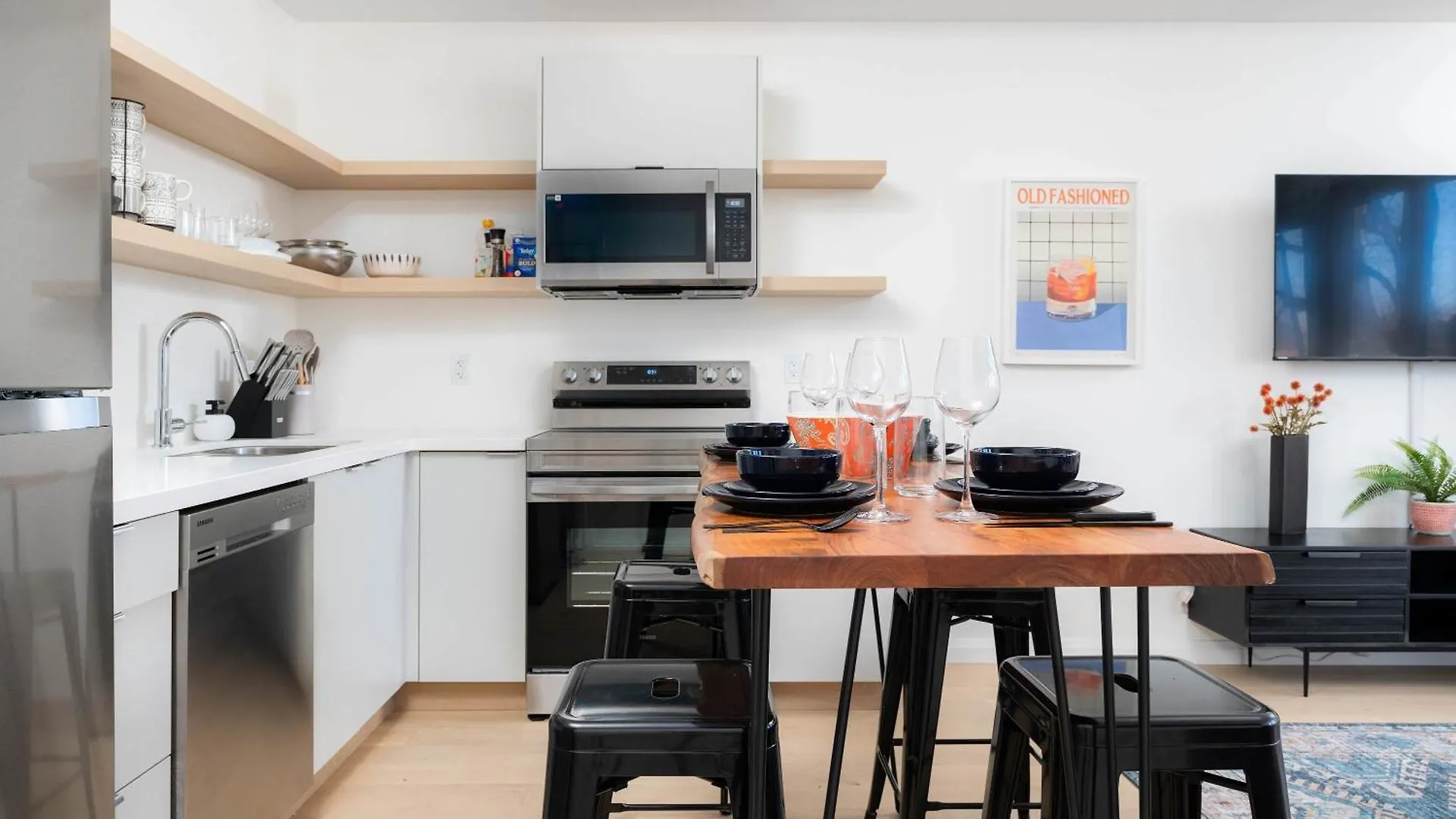 Large Victorian Sleeps 6 By Uoft Apartment Toronto Canada